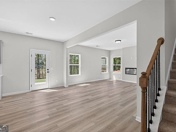 5th image of 703 Sinclair Ln