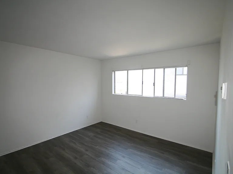 11920 Mayfield Ave #12 — Photo 4