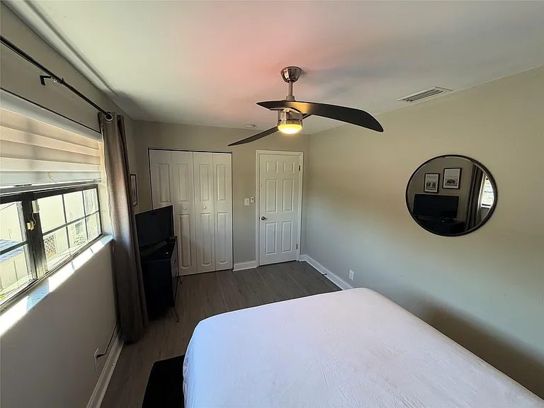 608 NE 29th Dr #1 — Photo 20