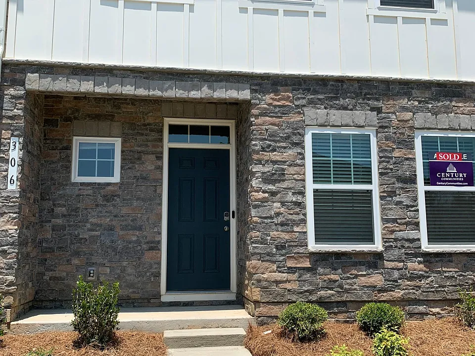 306 Sagecroft Ln