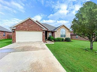 3865 Solitude St, Springdale, AR 72764
