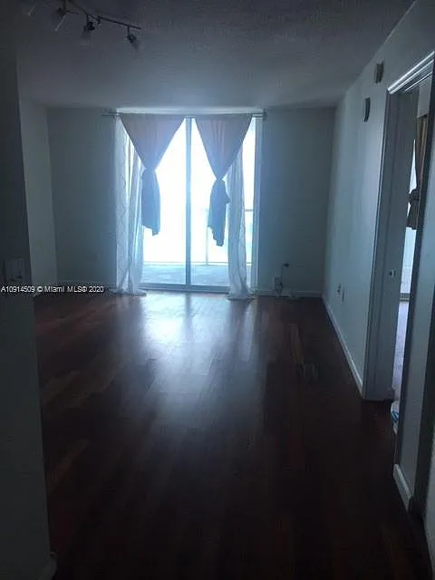 1 bed, 791 sqft, $3,000 — Photo 4