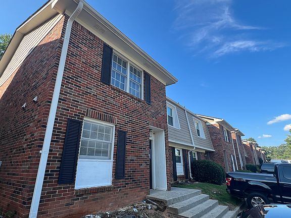 3rd image of 2060 Kings Gate Cir