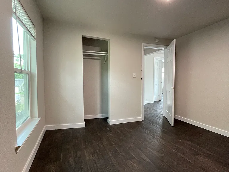 307 E Good St #B — Photo 10