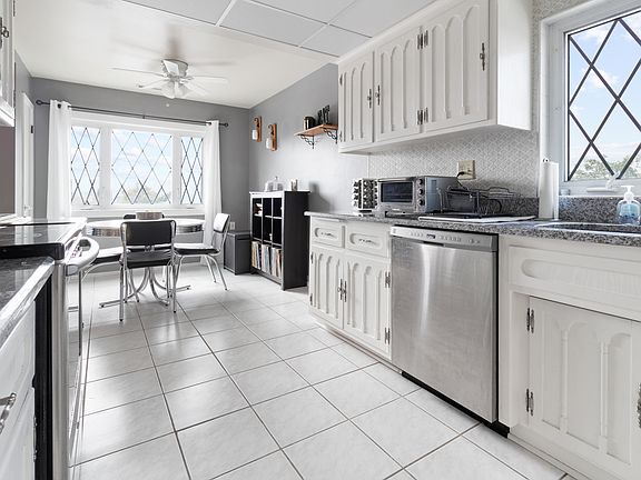 2nd image of 1601 N 76th Ct APT 503