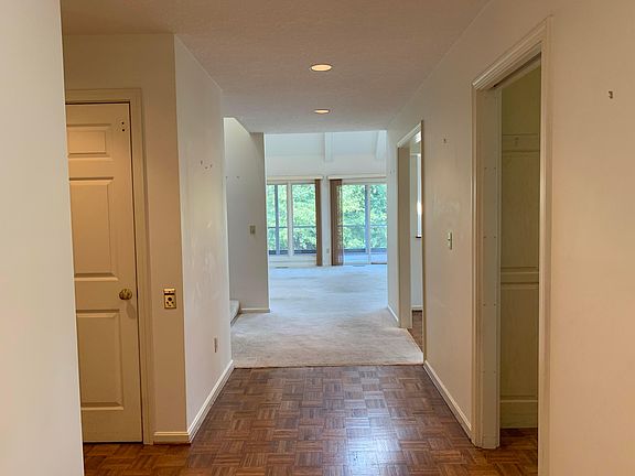 3rd image of 2 Parnassus Dr E
