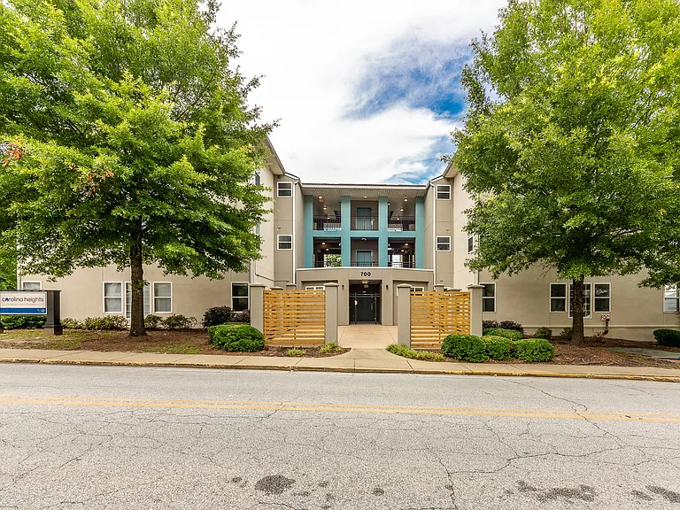 Carolina Heights — Photo 3
