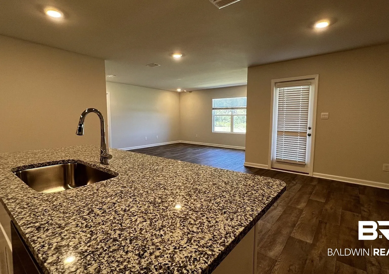 4 bed, 2.0 bath, 1791 sqft, $2,100 — Photo 4