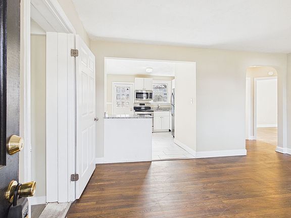 3rd image of 4611 Eastover Ave