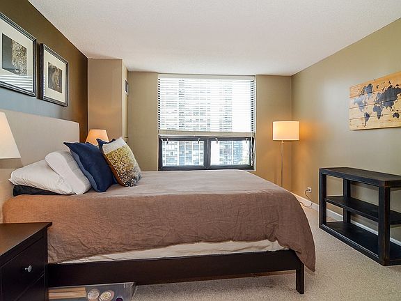 4th image of 1250 N Dearborn Parkway #14D