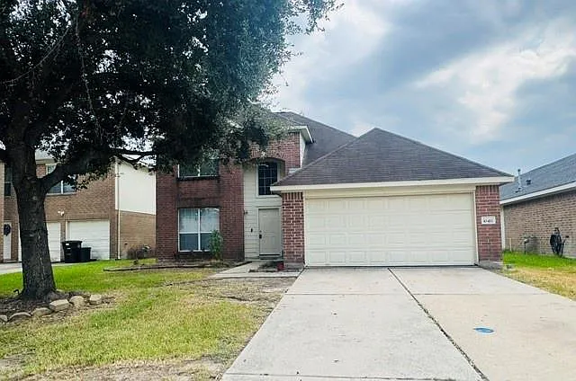 4 bed, 2.5 bath, 2191 sqft, $2,200 — Photo 1