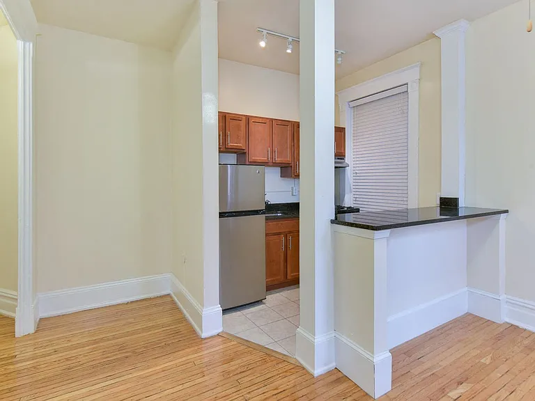 Dupont Apartments — Photo 12