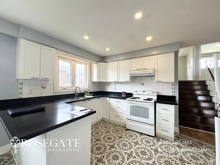 11 Roseville Dr #1 — Photo 2