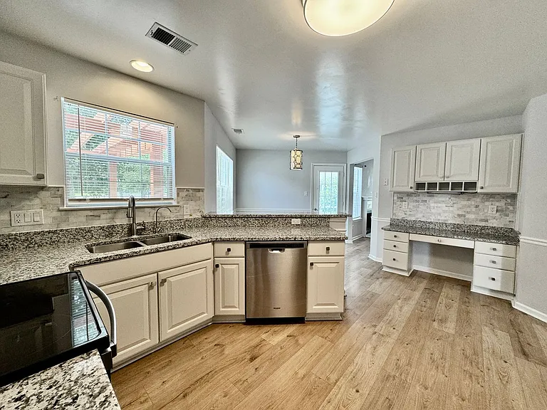 2424 Seven Kings Rd — Photo 17