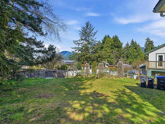 4th image of 5689 Porpoise Bay Rd