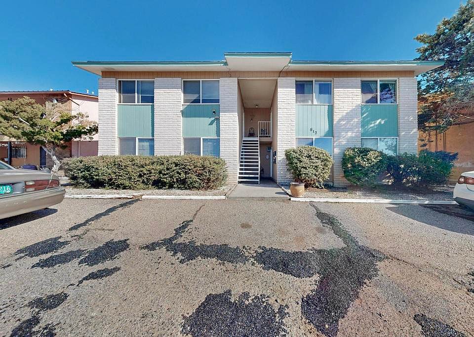 1st image of 812 Chelwood Park Blvd NE