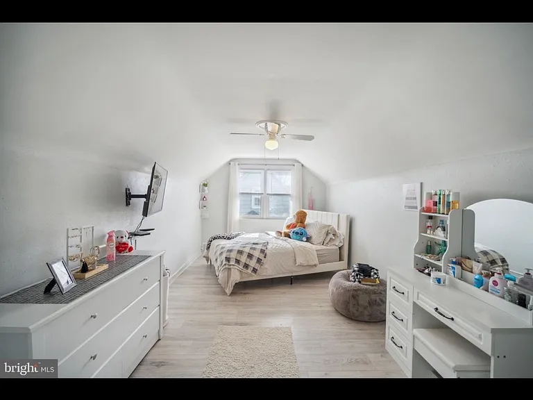 1133 Jefferson Ave — Photo 8