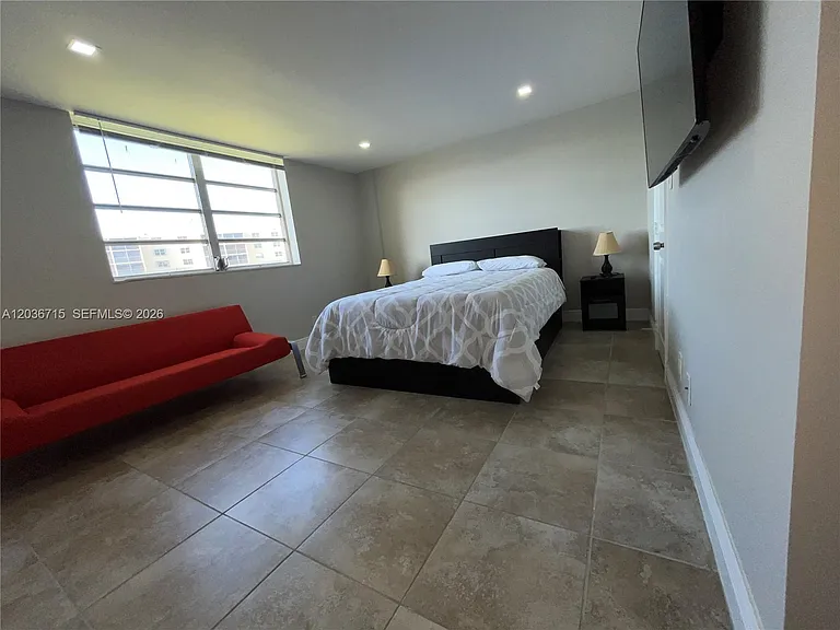 301 SE 3rd St #204 — Photo 14