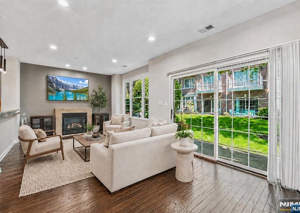 1st image of 102 Abbie Ct