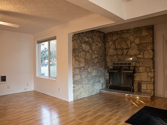 5th image of 220 E Dayton Ave