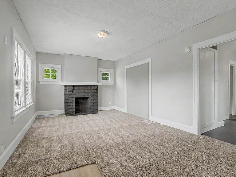 2600 Wayne Ave — Photo 2
