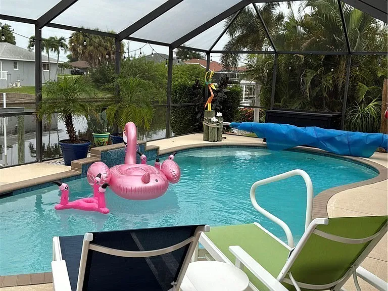 3404 SW 1st Pl — Photo 2