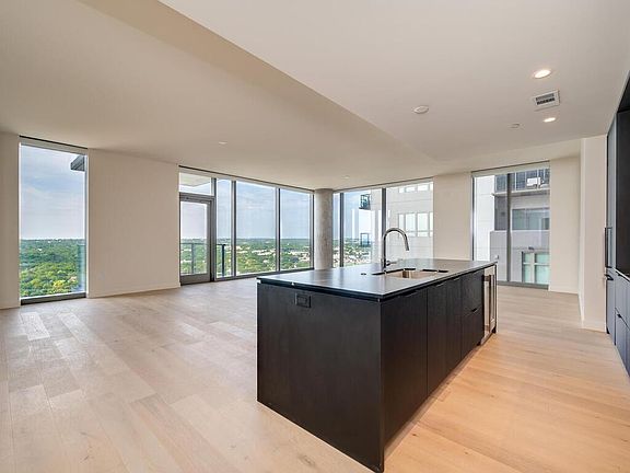 4th image of 44 East Ave #2301