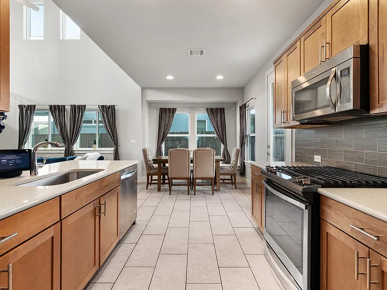 5412 Daimler Dr — Photo 7