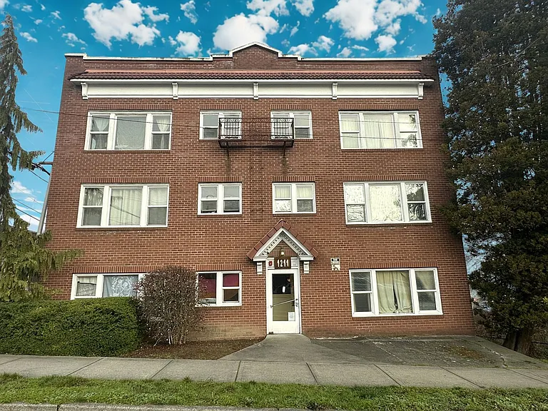 Belmont - 13 Unit — Photo 15