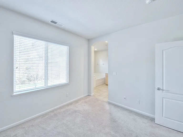 568 Saco Ter — Photo 11