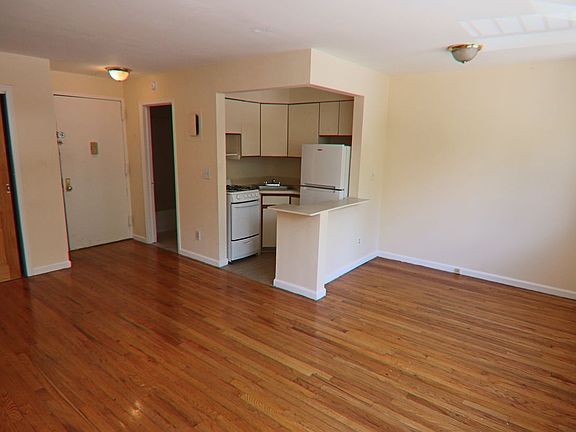3rd image of 75A Cooper St APT 2A