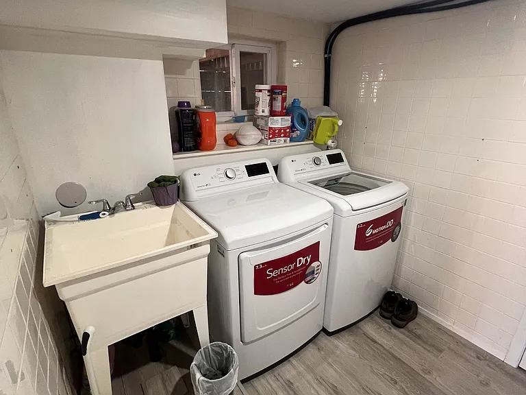 16 Langholm Dr #1 — Photo 11