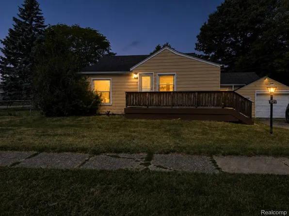 921 Venoy Rd, Garden City, MI 48135