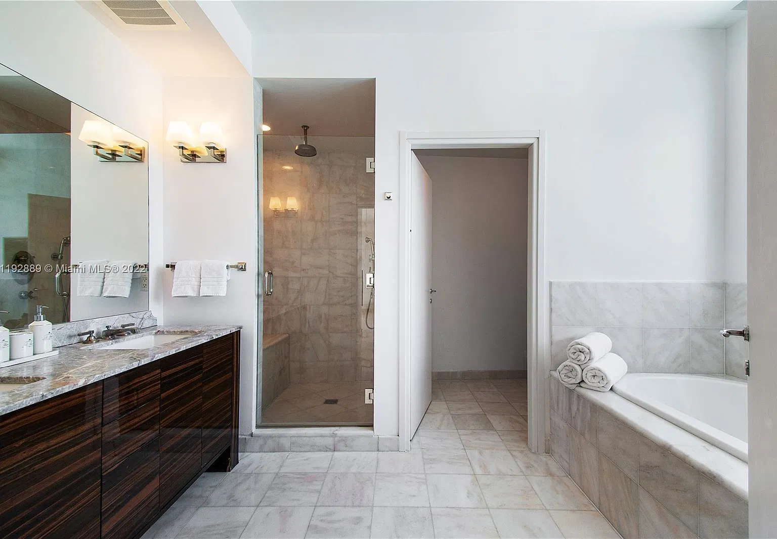 S Pointe Dr, Miami Beach — Photo 4