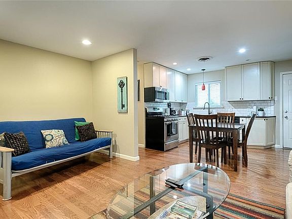 3rd image of 2309 Alta Vista Ave