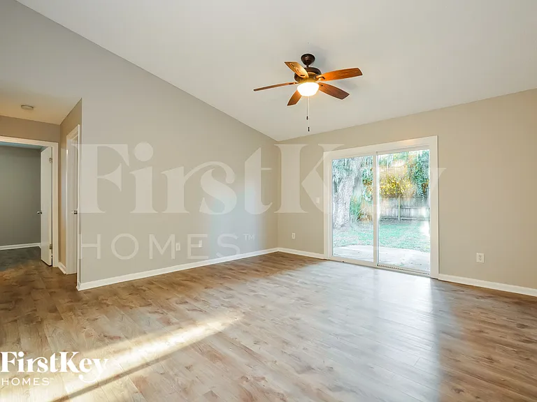 2526 Needle Palm Dr — Photo 2