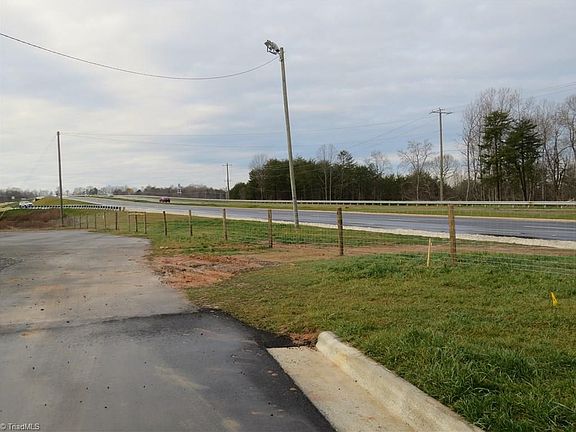 5th image of 1816 Freeway Dr