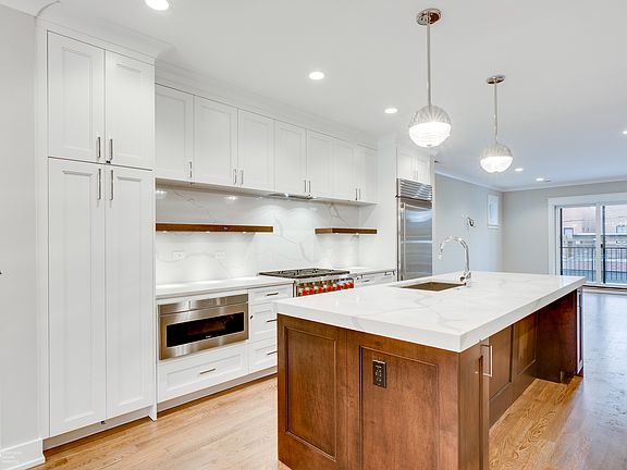3rd image of 742 W Buckingham Pl #3