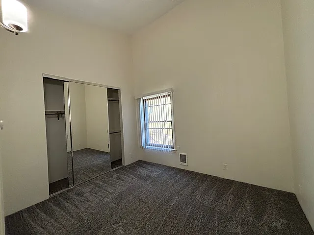 Dela Vina Apartments — Photo 31