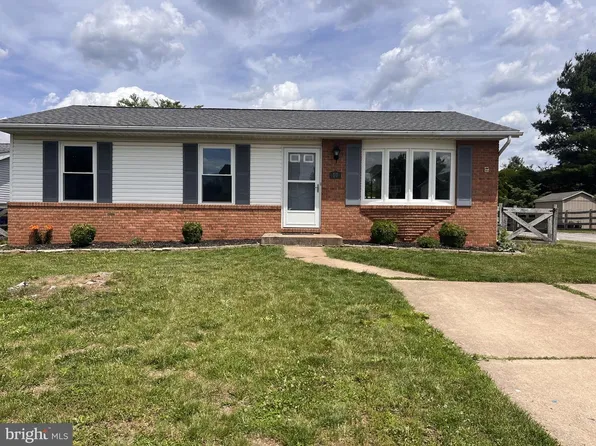 10 Cambridge Ct, Taneytown, MD 21787
