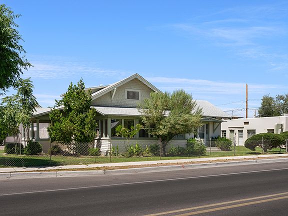 2nd image of 712 W Court Ave