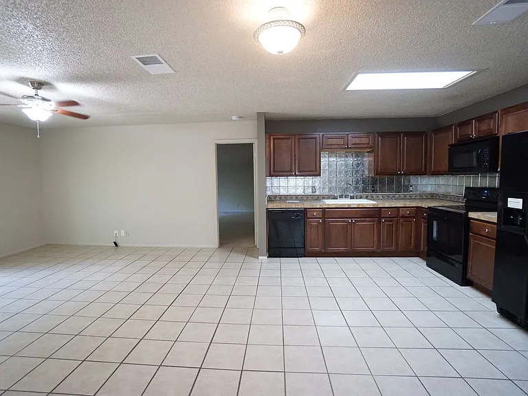 7719 Allison Blf — Photo 5