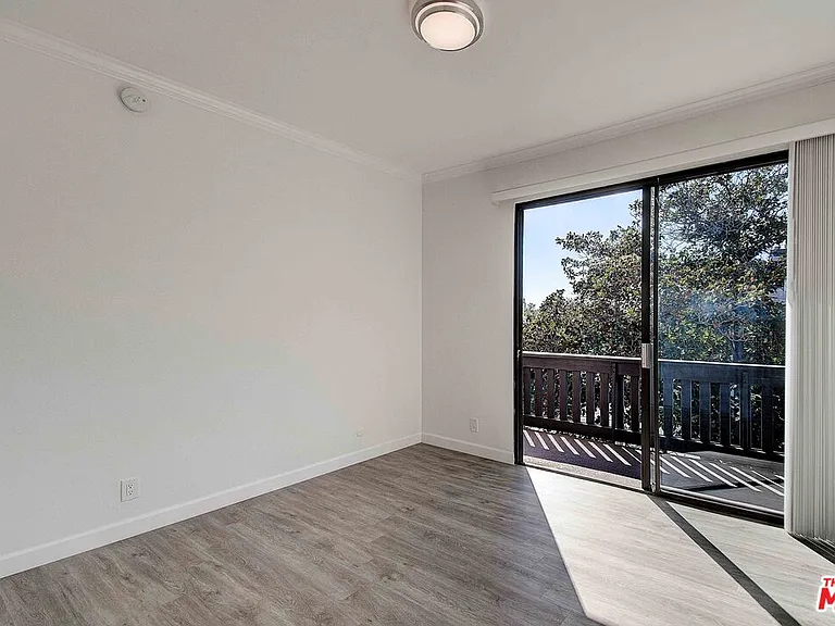2324 S Beverly Glen Blvd #201 — Photo 9