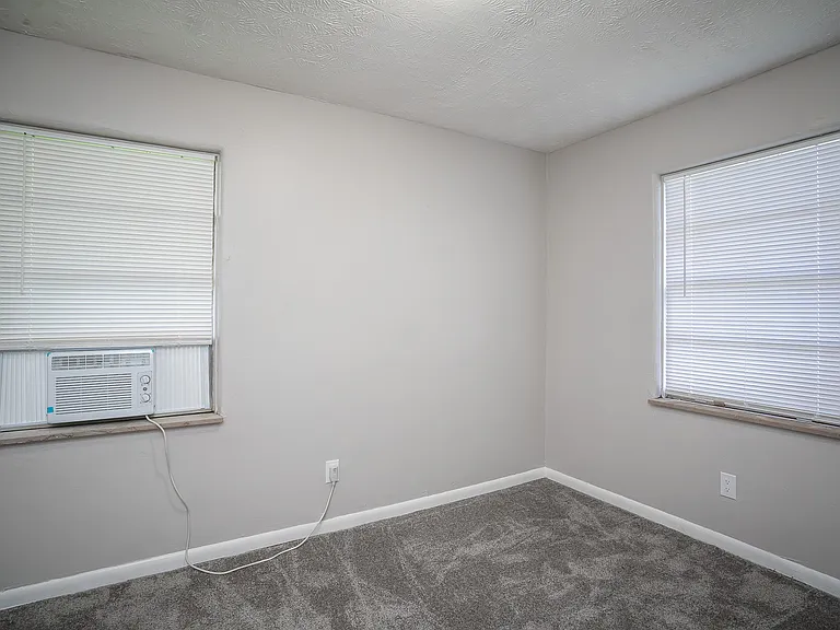 2525 Lakeview Ave — Photo 25