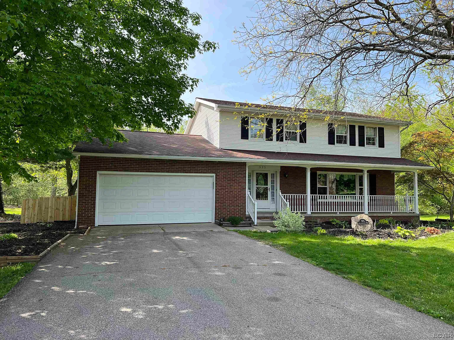 575 Meadowbrook Dr photo 1