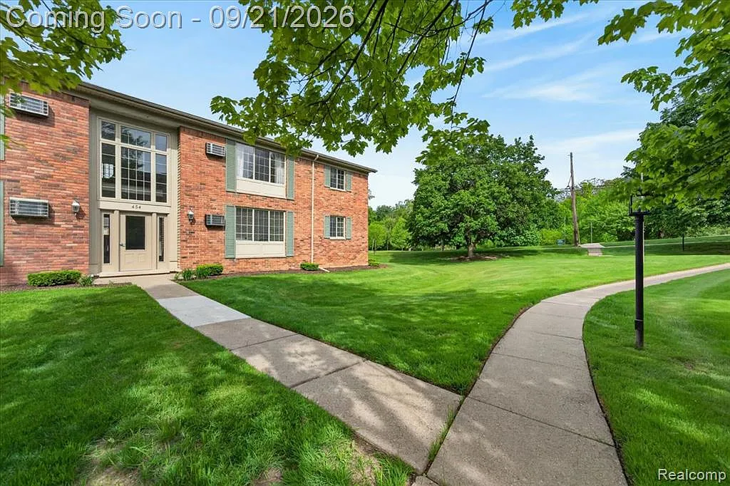 2 bed, 1.0 bath, 817 sqft, $1,500 — Photo 3