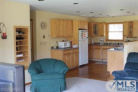 5th image of 16086 Greenly St