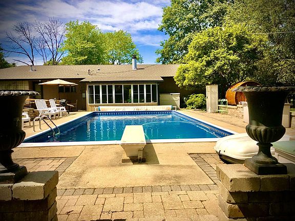 5th image of 3630 Plaza Dr