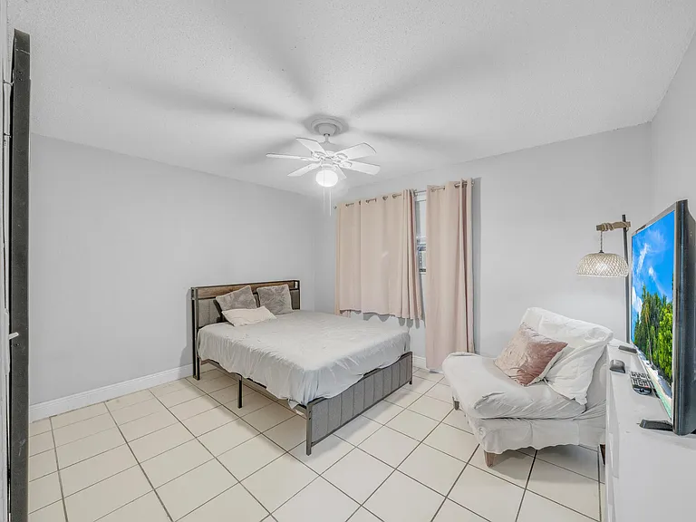 626 SW 14th Ave #205 — Photo 16