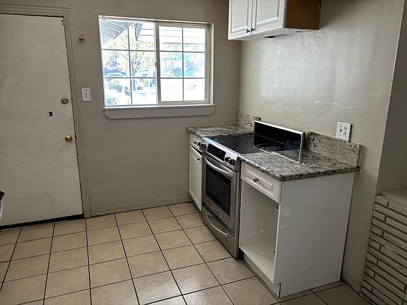 2nd image of 565 E Plumb Ln
